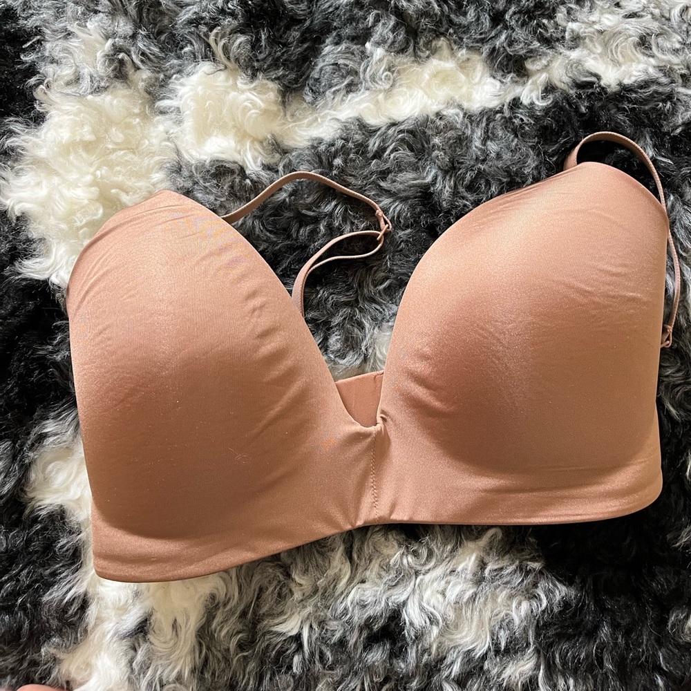 Skims wireless form t shirt Demi bra